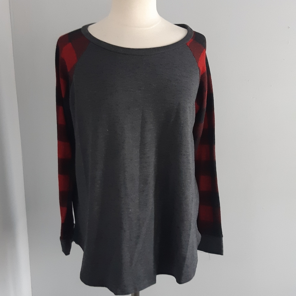Eclipse Women's Long Sleeves sweater Size M
